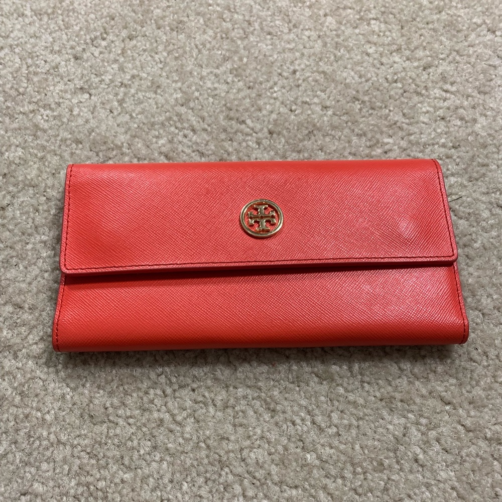 Tory Burch Robinson Continental Tri-Fold Poppy Red